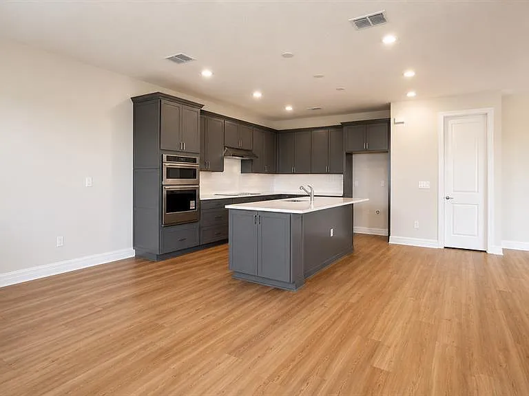 16628 Silver Brook Way — Photo 4