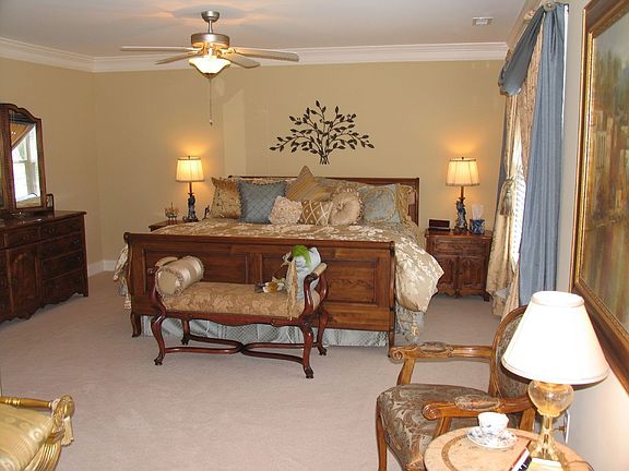 Master with Sitting Area