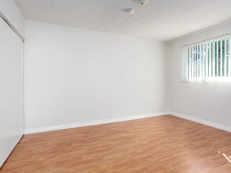 12860 Oxnard St #5 — Photo 12