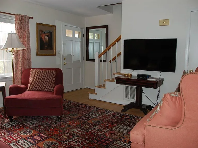 203 Myers St — Photo 4