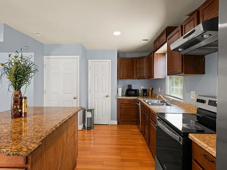 3412 Clayborne Ave — Photo 12