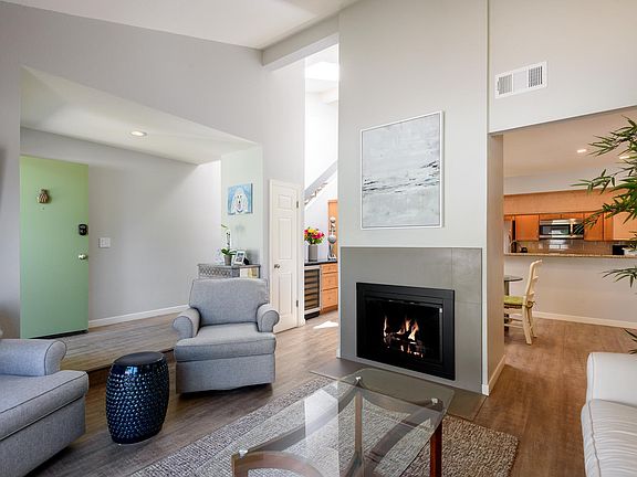 3rd image of 2051 Cliff Dr Unit 19