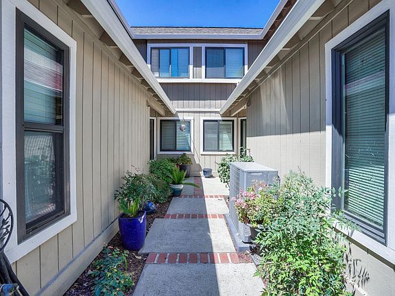 4th image of 17080 Creekside Cir