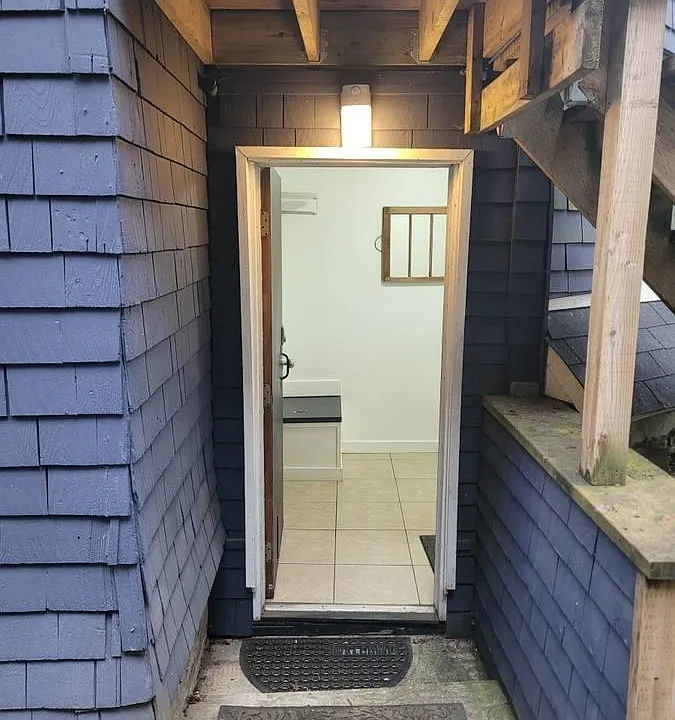 831 W 24th Ave