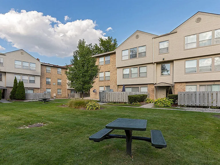 Southgate Apartments & Townhomes — Photo 24