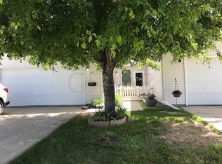 817 Kirkwood Dr, Grand Forks, ND 58201