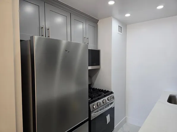 310 East 46th Street image 5 of 11