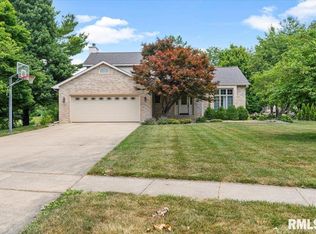 901 E Spruce St, Chatham, IL 62629