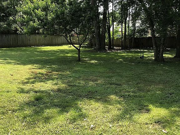 3rd image of 211 Lakeside Park Dr
