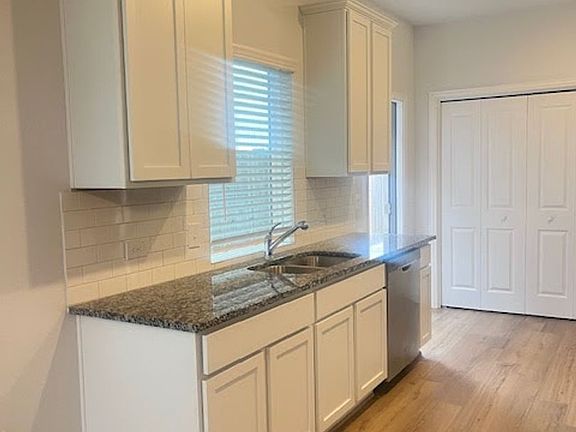 5th image of 300 Kenai Dr