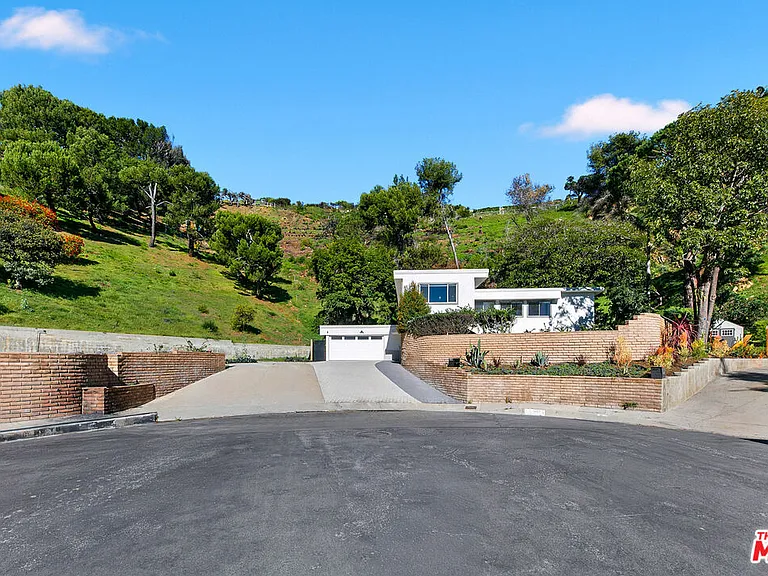 1054 Enchanted Way — Photo 2