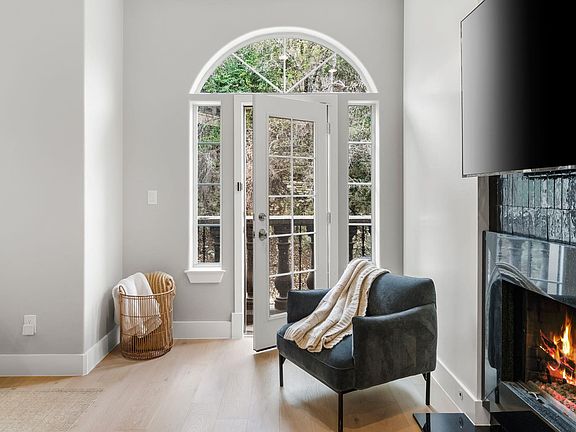 5th image of 1529 Barton Springs Rd APT 13