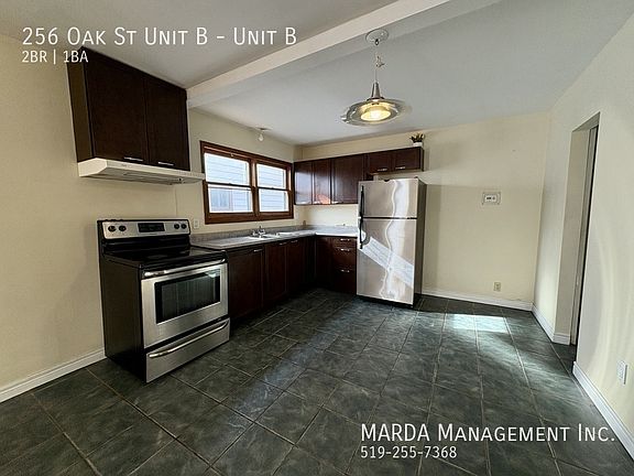 5th image of 256 Oak St Unit B