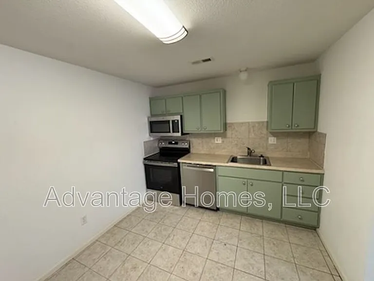 801 Johnson Cir #B — Photo 20