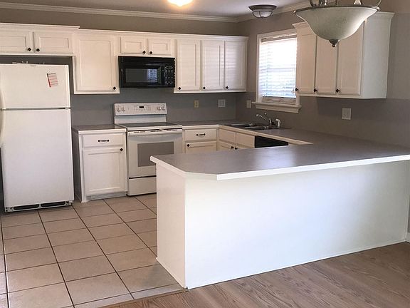 4th image of 125 Crocker Ln