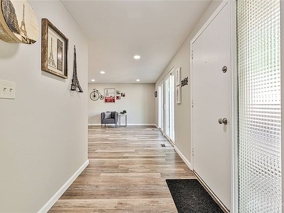 4th image of 5683 Troy Villa Blvd