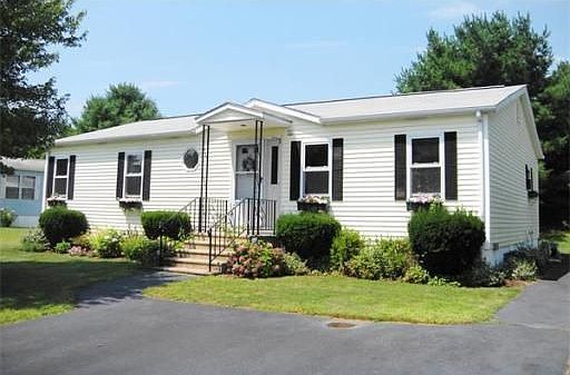 1st image of 11 Green Holly Dr