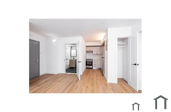 Building Photo - 16 Wade Sq #6J
