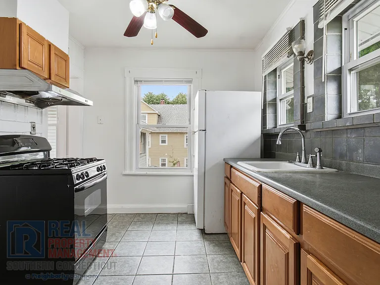 92 Aldine Ave #2 — Photo 14