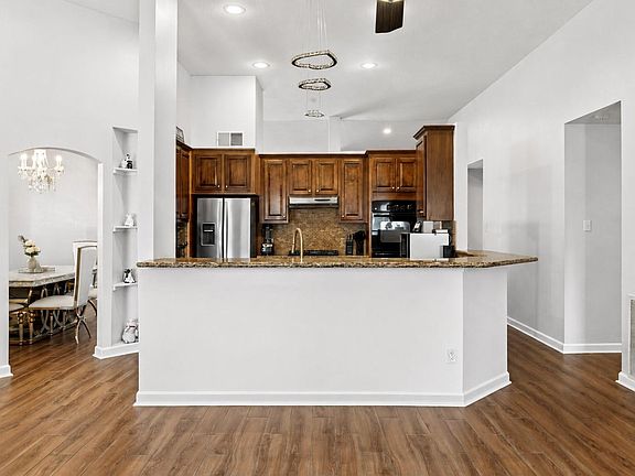 3rd image of 3635 Beckett Ridge Dr