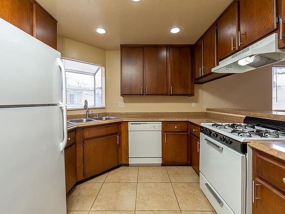2nd image of 430 Gaviota Ave #20