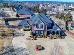 5633 E Gi Gi Cir, Fayetteville, AR 72703