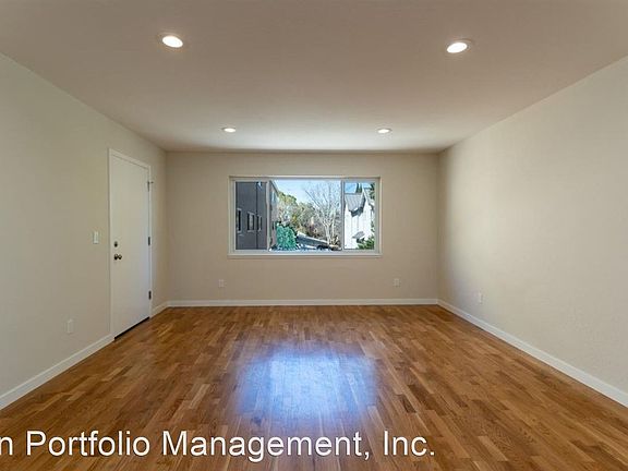 2nd image of 1828 Park Ave APT 1