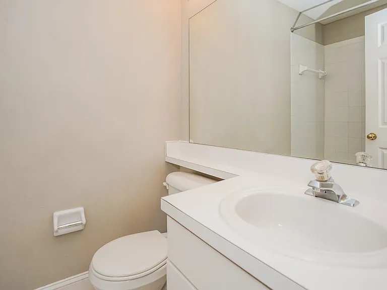 740 Vallance Way NE — Photo 16