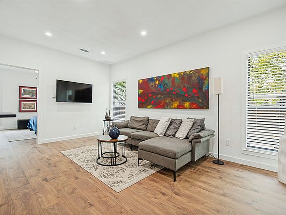 4th image of 5620 Live Oak St #106