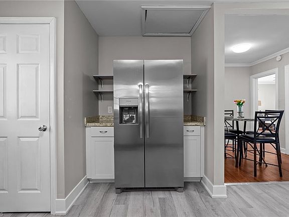 5th image of 156 Rosedale Cir