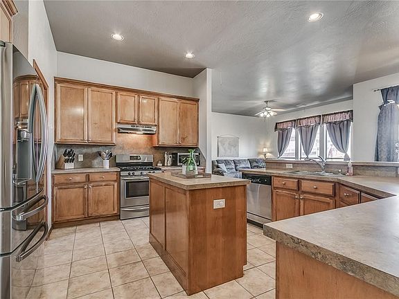 3rd image of 947 Black Jack Ln