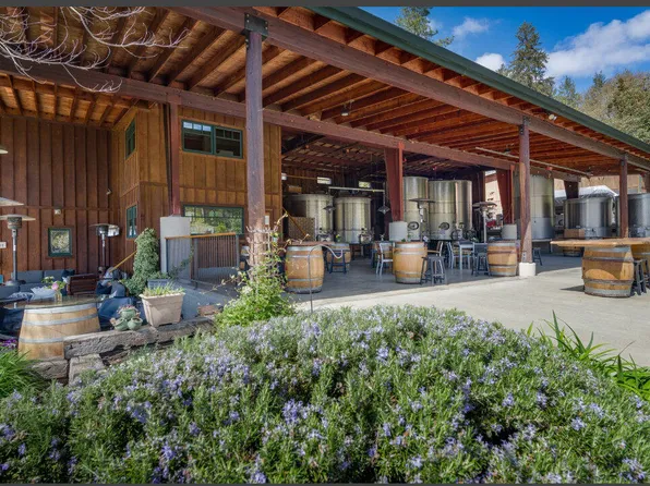 818 Slagle Creek Rd, Grants Pass, OR 97527