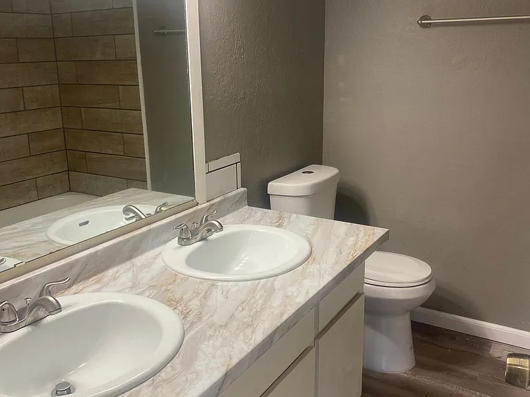 2516 NE Dearborn Ave #1 — Photo 3