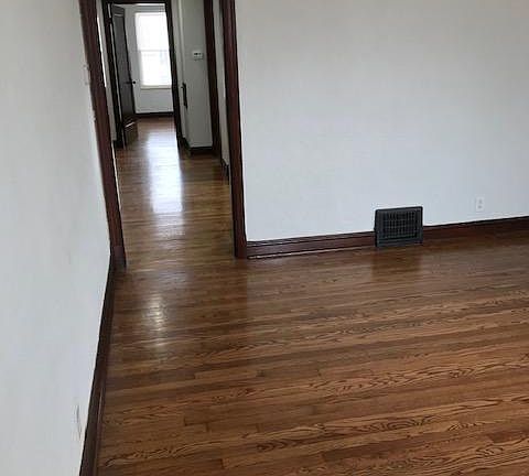 3rd image of 3968 Fairview Ave