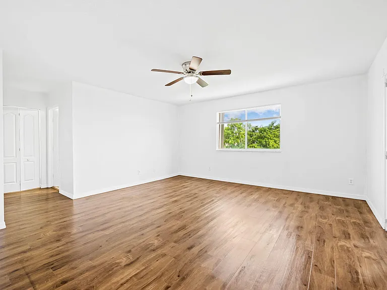 19389 SW 64th St — Photo 19