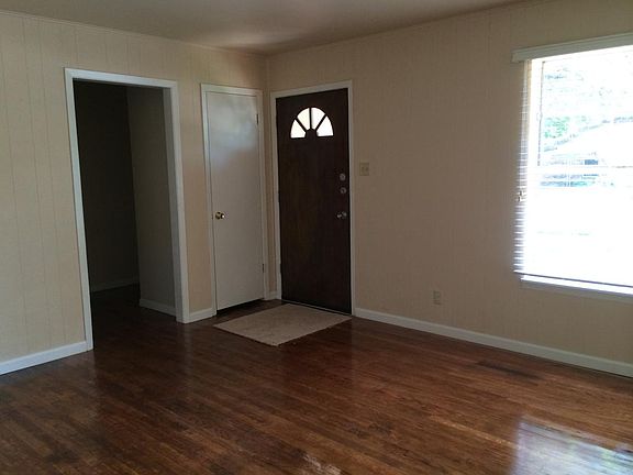 3rd image of 1317 Estes Dr