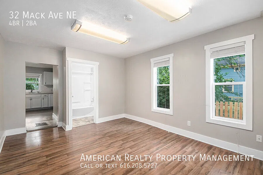 4 bed, 2700 sqft, $2,100 — Photo 2