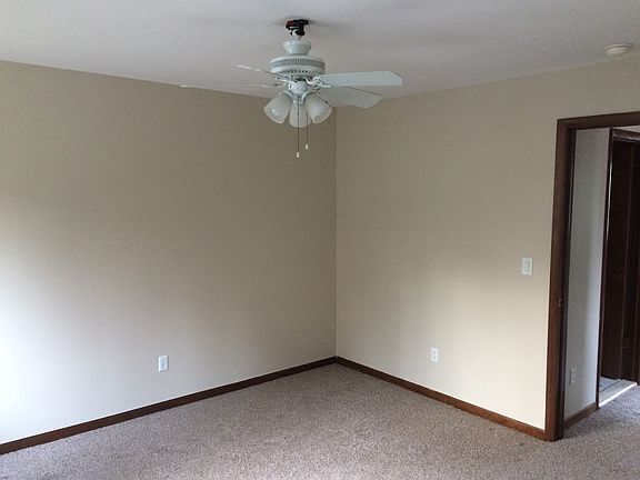 Master Bed - New Carpet, Paint, Blinds, and Smoke Detector