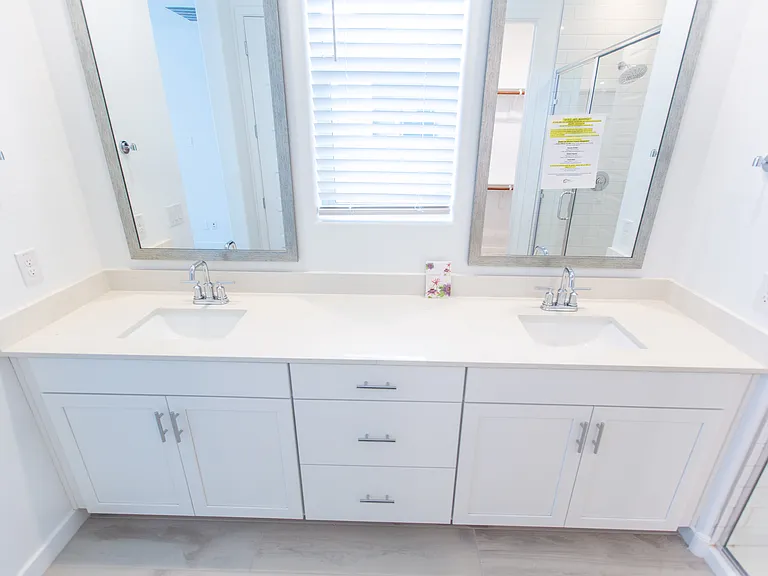 2243 E Ridgewood Ln — Photo 20