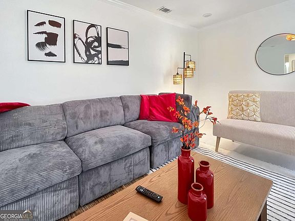 4th image of 216 Pinecrest Pl