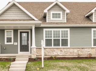 674 Hillcrest Dr, Waunakee, WI 53597