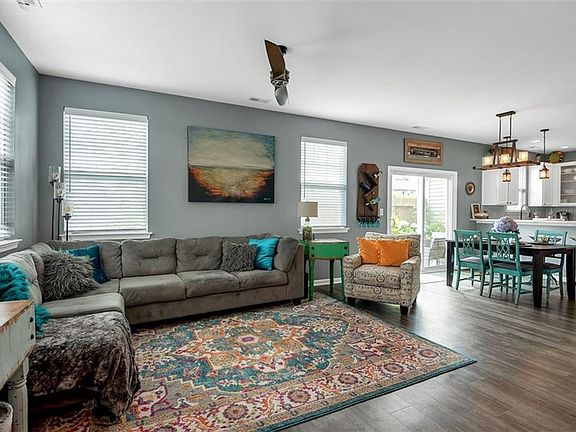 4th image of 4128 Clarendon Way