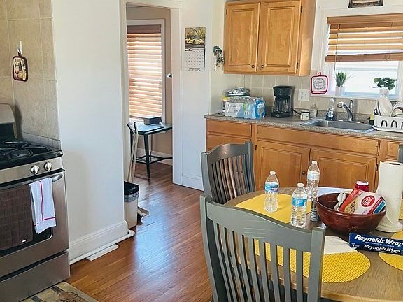 4th image of 47 Glenwood Ave Floor 2