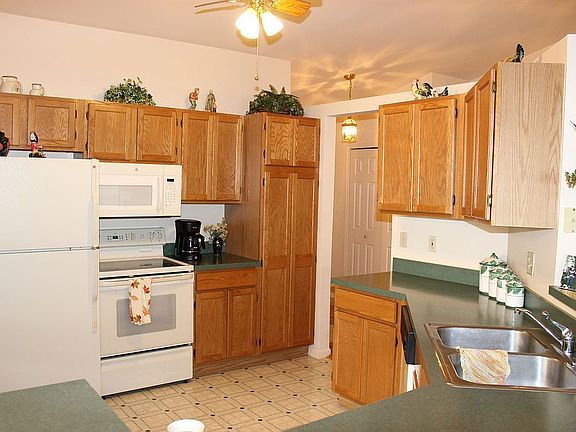 3rd image of 620 Eastway Cir