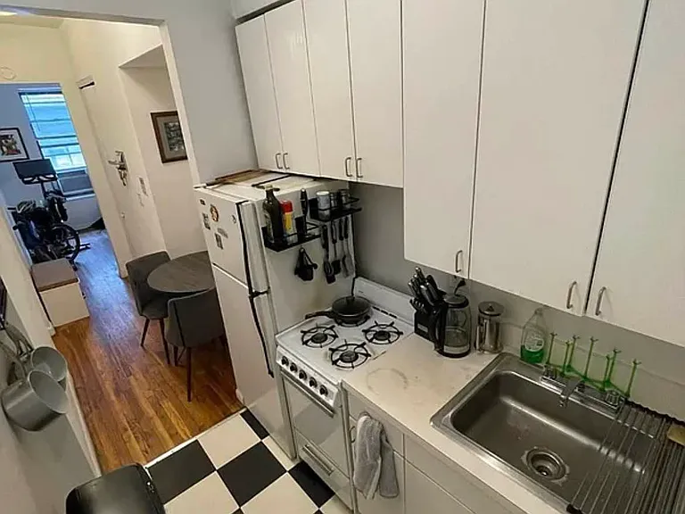 1469 Lex Ave #4 — Photo 5