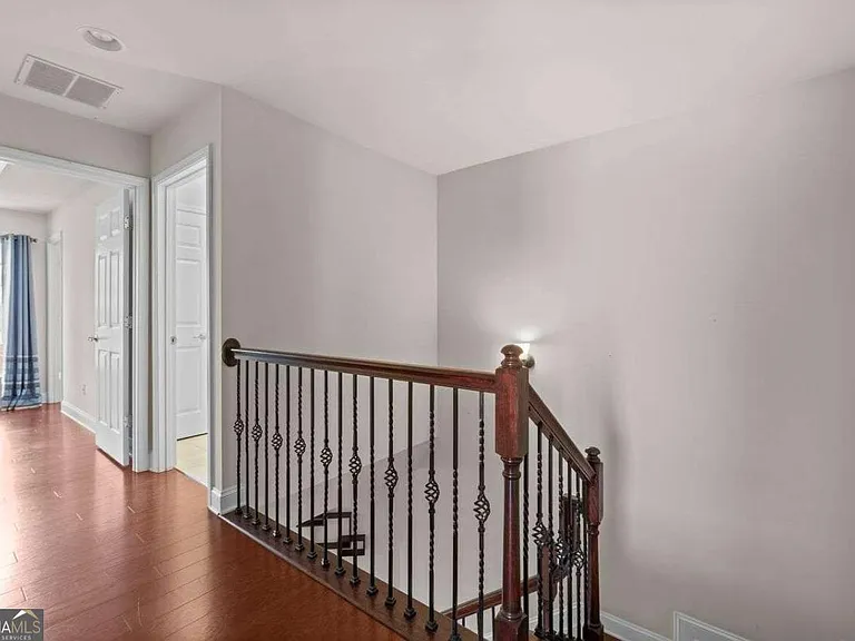 1034 E Paces Cir NE — Photo 18