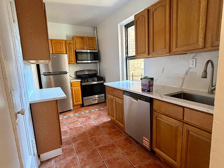1793 Riverside Dr #6E — Photo 3