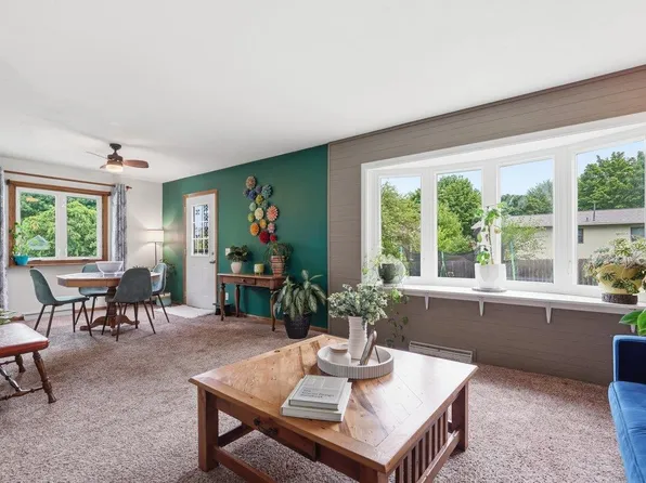3137 Clove Dr, Madison, WI 53704