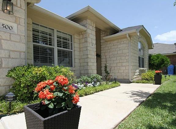4th image of 1500 Petunia Ln