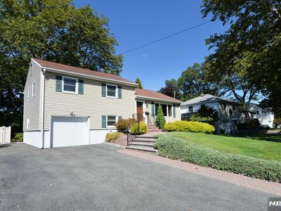 557 Forest Ave, Paramus, NJ, 07652